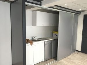 Réalisation d'une cloison de séparation cuisine-bureau